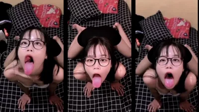 极品阿黑颜小母狗，舌头很美味的样子，好想把鸡巴塞进嘴里